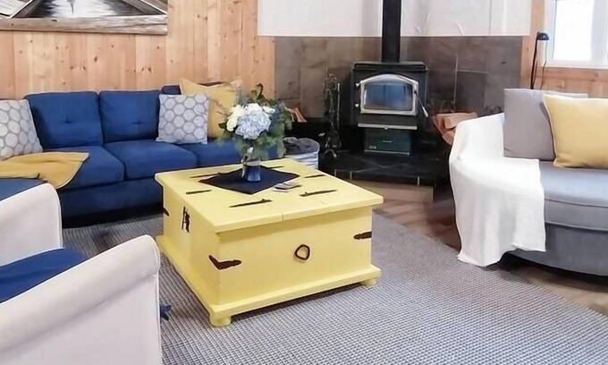 East Kootenay Casa | Family Cottage Sleeps 8 in Private Beach Community