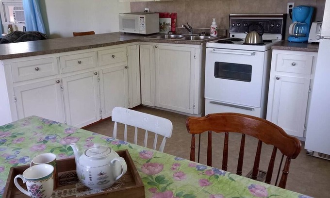 Central Bedeque Casa | Family Cottage with Fire Pit Near Beach