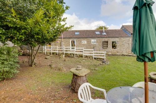 Scarborough Casa | Family Country Cottage with a private Valley View