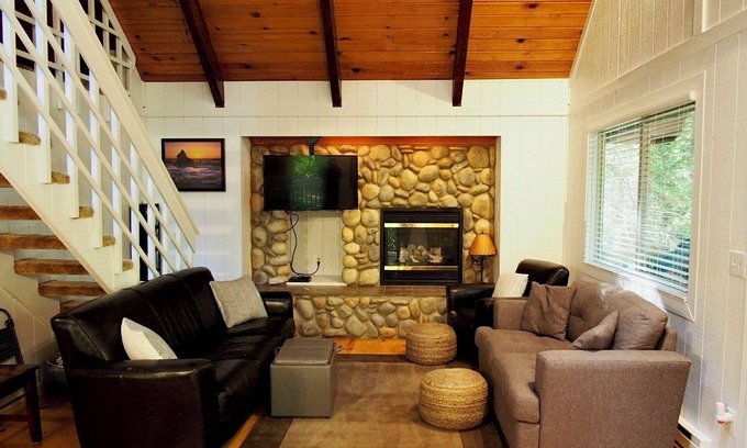 Burley Cabina | Family & Dog Friendly 2 Bedroom Plus Loft Beach Cabin