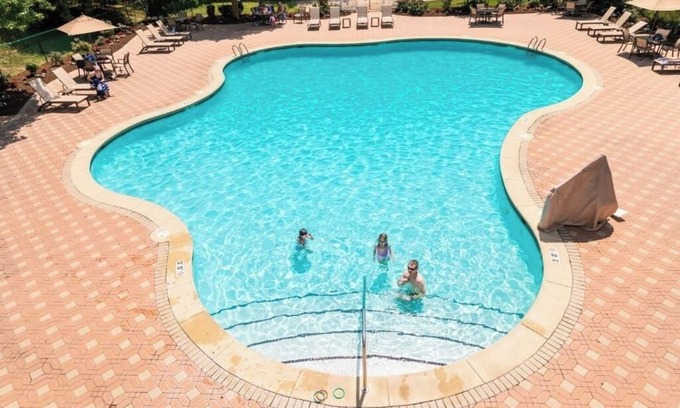 Lackey Complejo | Family Escape in Elegant 2BR Villa w/Kitchen & Pool Near Jamestown | 2 Units