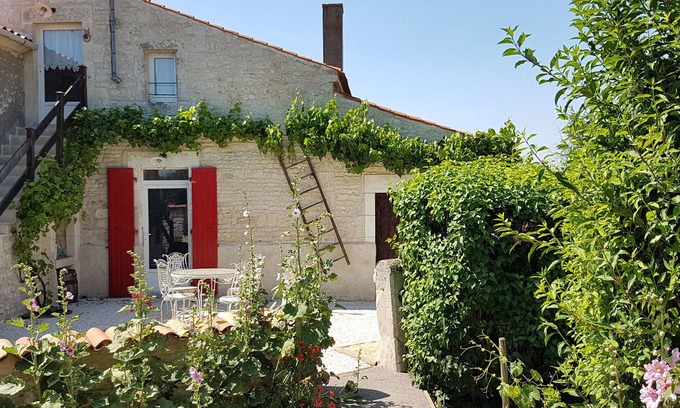 Sainte-Gemme-la-Plaine Cabaña | Gîte charmant avec jardin privé, proche de Luçon: BBQ, wifi, jeux pour enfants, jusqu'à 7 pers.