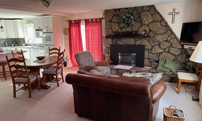 Wray Casa | Family FAB....., spacious 2 story home with yard/patio for family activities