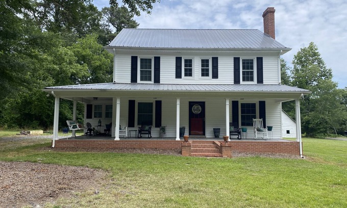 Staley Otro | Family Farmhouse