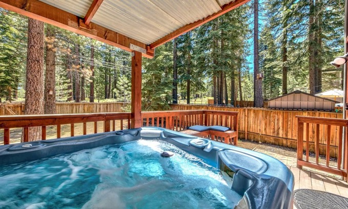 Pioneer Trail Casa | Familia favorito - Amplia sala de estar, patio grande, Bañera de hidromasaje, cerca de rutas