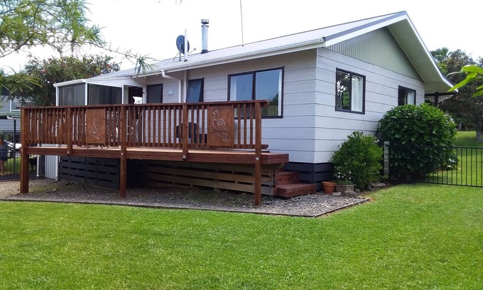 Coromandel Casa | Family/Fisherman/Pet Friendly/Fenced-Quiet street, Sunny aspect, Weber BBQ Wi-Fi