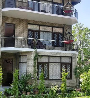 Srinagar Casa | Family Floor at Riverside B&B