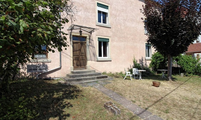 Anchenoncourt-et-Chazel Cabaña | Casa rural para 6 pers con sala de juegos y billar