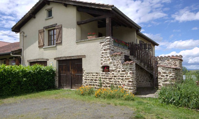 Saint-Medard-en-Forez Cabaña | Alquiler vacacional: casa de 3 habitaciones con jardín y actividades para niños en Saint-Médard-en-Forez