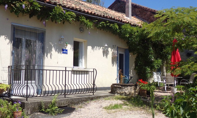 La Chapelle Montbrandeix Cabaña | Para toda la familia en el entorno idílico con piscina privada y un gran jardín.