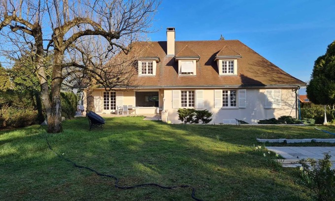 Saint-Julien-en-Genevois Casa | Family house perfect for one or few families near Geneva