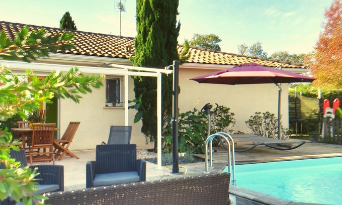 Saint-Vincent-de-Tyrosse Casa | Family house swimming pool garden 1000m² trampoline ping-pong basketball cleaning