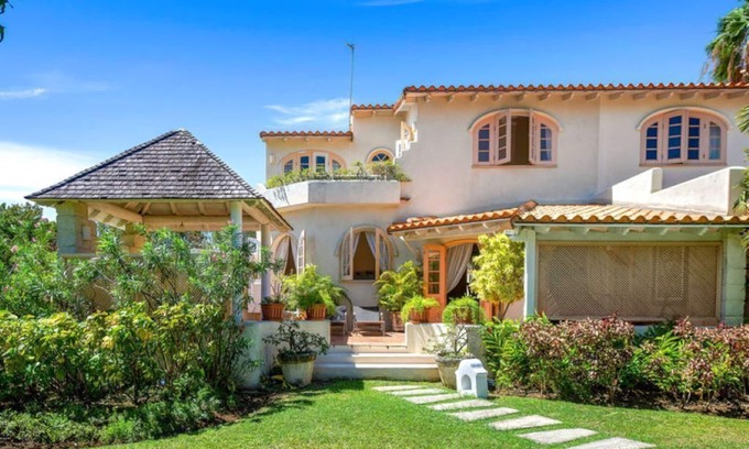 Mount Standfast Casa | Family-friendly villa, 2 Pools, Tennis Courts, Playground & On-Site Restaurant.