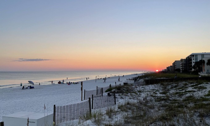 Wright Casa | Family friendly 3 bed 2 bath a short drive to the prettiest beach in NW Florida