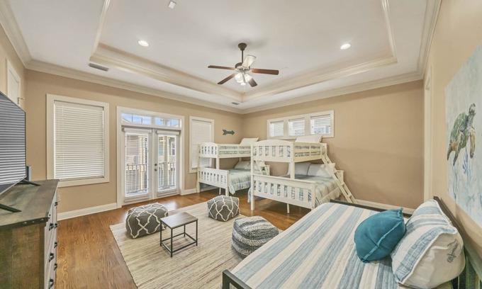 Crescent Beach Casa | Family Friendly Beach Home, 4 Bed 4 Bath, Sleeps 12! Walk to Beach! Pool! 🇺🇸🇺🇸🇺🇸