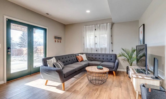 Briargate Casa | Family-Friendly - Cozy Modern - Convenient - USAFA - Air Force Academy