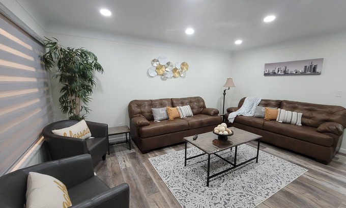Dearborn Heights Casa | Family-Friendly 3BR Home – Fully Renovated, 20 Mins to Detroit