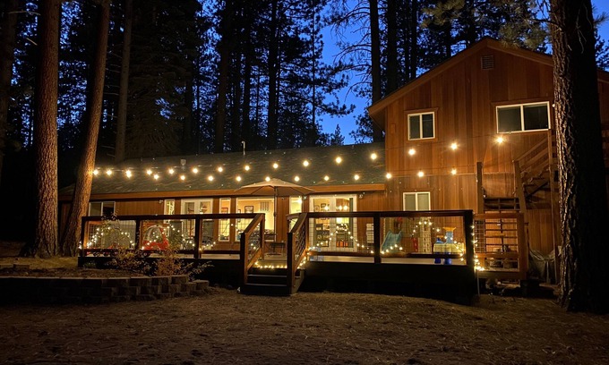 Pioneer Trail Casa | Family- Friendly Mountain & Forest View Retreat - 8 guests + kids 5 & under