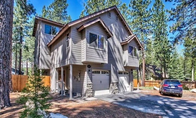 Tahoe Island Casa | Family Friendly Lake/Ski Escape - 3BR & 3BA house in South Lake Tahoe