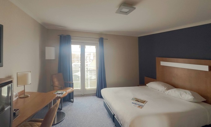 Made Hotel | Family-Friendly 2 Units w/ Dining, Local Landmarks & Stunning Outdoors