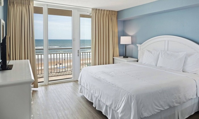Ormond Beach Complejo | Family-Friendly 2BR Oceanfront Condo – Balcony, Pool, Kitchen & Steps to Beach