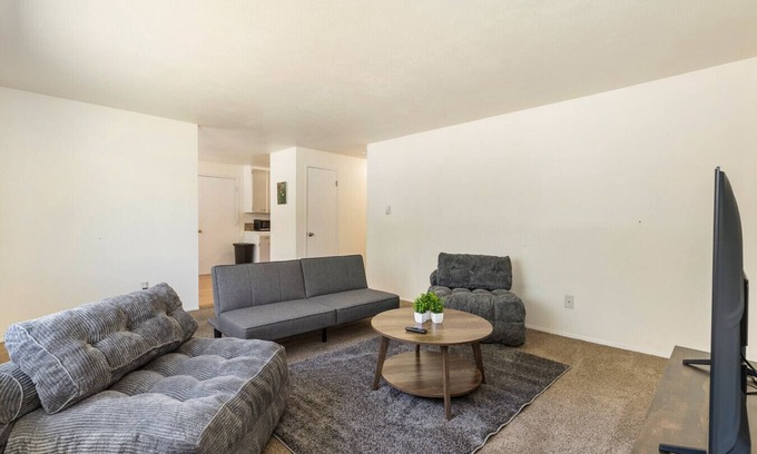 Picnic Point-North Lynnwood Casa | Family-Friendly 2BR Home in Lynnwood w/Parking