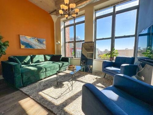 Near South Side Apartamento | Family Friendly 2BR South Loop Suite with Optional Parking and Gym Access Sleeps up to 8 Near McCormick Place and Soldier Field