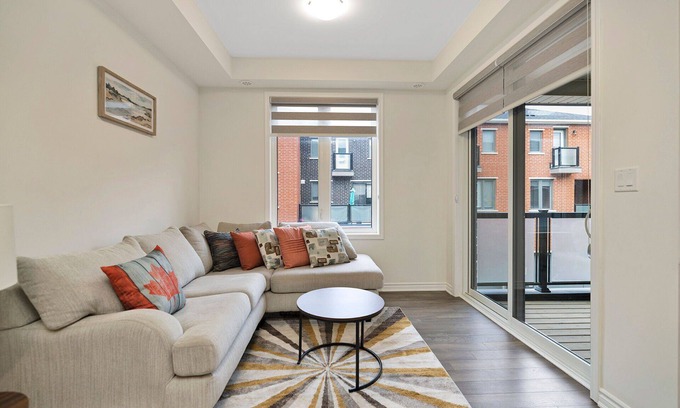 Brampton Casa | Family-Friendly 3 Bedrooms + 2.5 Bathroom Home Near Mount Pleasant Brampton