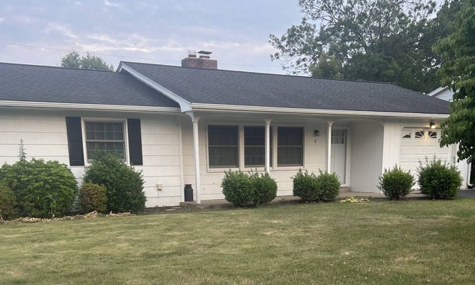 Mechanicsburg Casa | Family Friendly 3 BR Ranch-near RT 15 and Pa Turnpike-close to major attractions