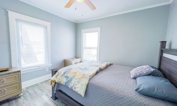 Niagara Falls Casa | Family-Friendly 3Br-Free Parking & Wifi