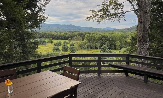 Thornton Casa | Family-Friendly 3Bd+Loft w/Mtn Views + Fireplace
