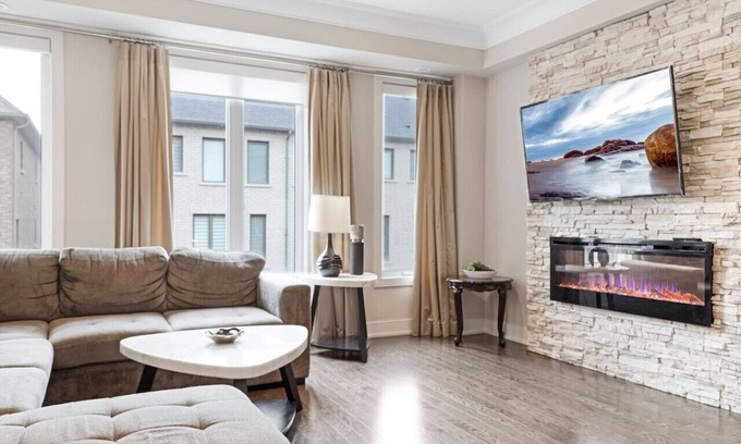 Lakeview Casa | Family-Friendly 3BR Mississauga Home w/ Parking