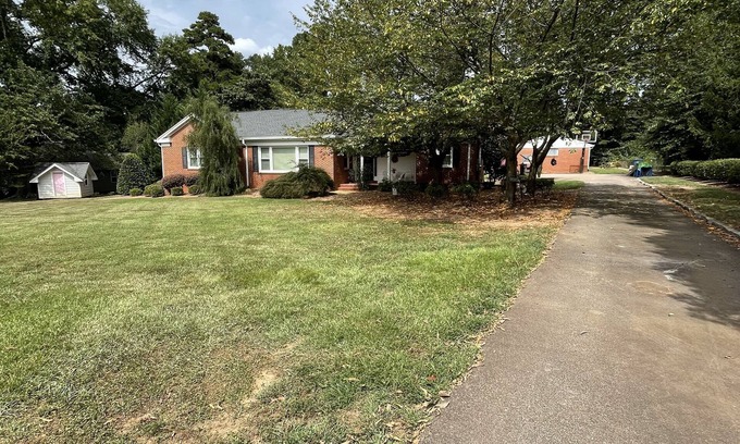 East Raleigh Casa | Family Friendly 3BR w/outdoor entertaining space