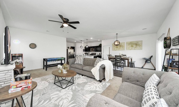 Katy Casa | Family-Friendly 4-bedroom Oasis with Fully Equipped Kitchen & Relaxing Vibes