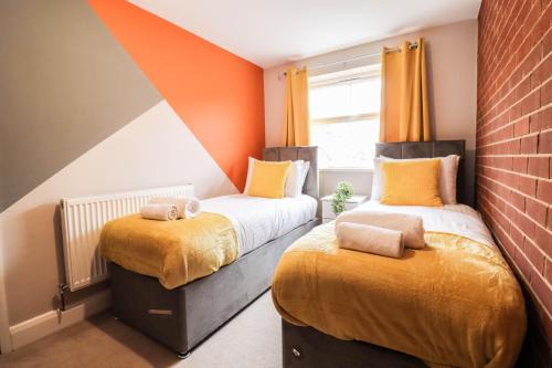 Brunel Casa | Family-Friendly 4 Bedroom House with Private Driveway