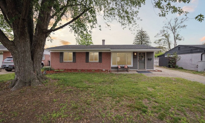 Westland Casa | Family Friendly 4 Beds/Sleeps 6 In Peaceful Westland