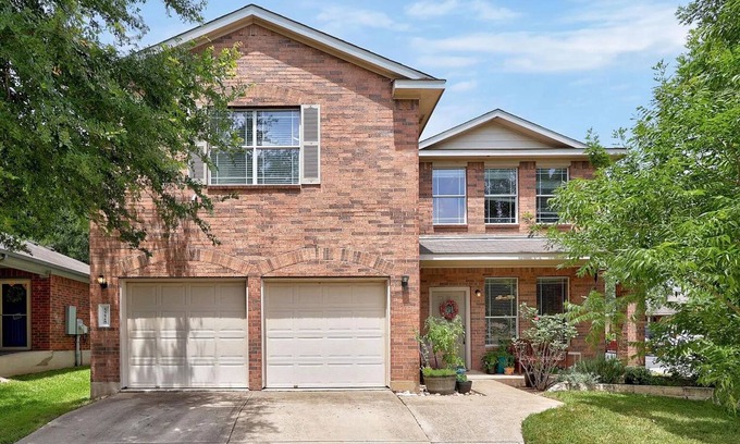 Austin Casa | Family-Friendly 4BR House with Backyard Oasis & Multi-Month Discounts