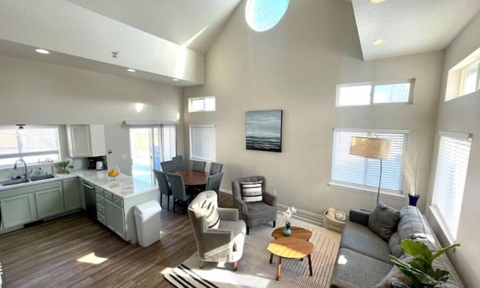 Pocatello Casa | Family-Friendly 4BR + Loft - Sleeps 10 in Town!