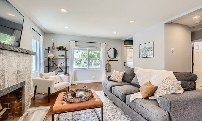 Barths Casa | Family Friendly 4br House - Huge Yard - Central to Denver and Red Rocks