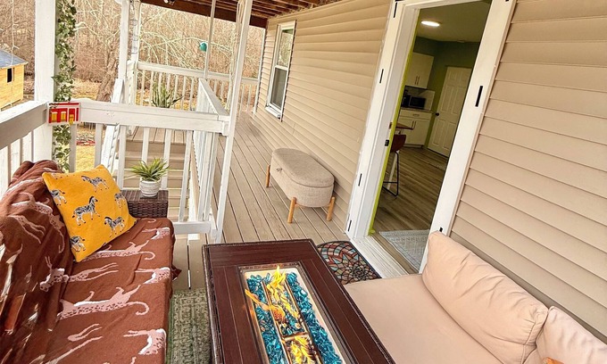 Webster Casa | Family-friendly 5-Bedroom Webster Home w/ Cozy Balcony - Perfect for Families!