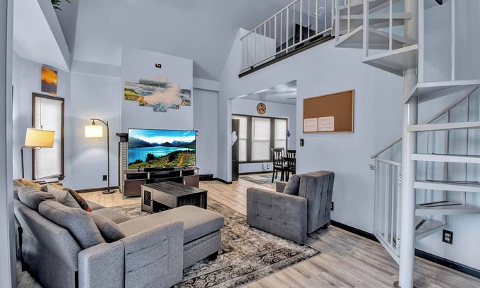 Buffalo Casa | Family-Friendly 6-bedroom house in Charming Buffalo with WiFi, AC