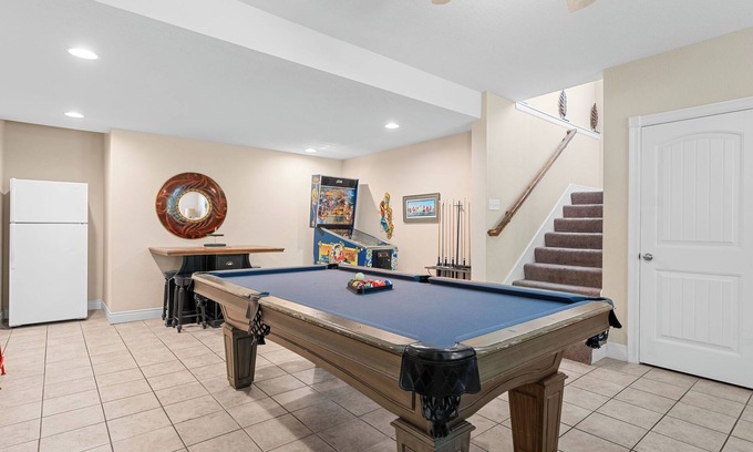 Hollister Casa | Bañera de hidromasaje, plano de planta perfecto para grupos grandes.
