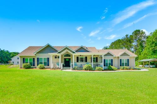 Abbeville Casa | Family-Friendly Abbeville Home with Fire Pit and Games