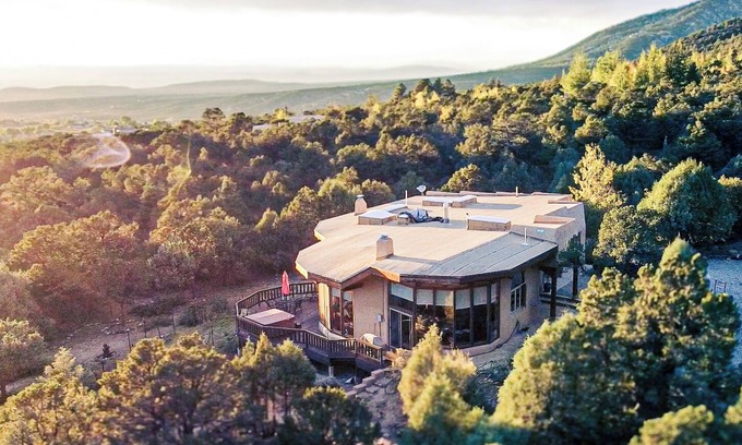 Arroyo Seco Casa | Family friendly adobe w/ Hot Tub, 20 min to Taos Ski Valley - Hiking & Skiing