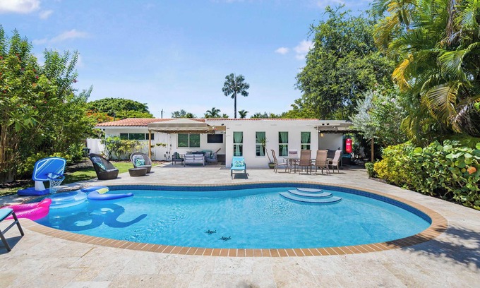 Biscayne Park Casa | Exclusive Miami House: Your Private Pool Paradise
