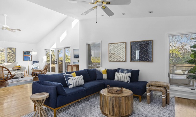 Culloden Shores Casa | Family Friendly Beach House, Walking distance to Private Beach