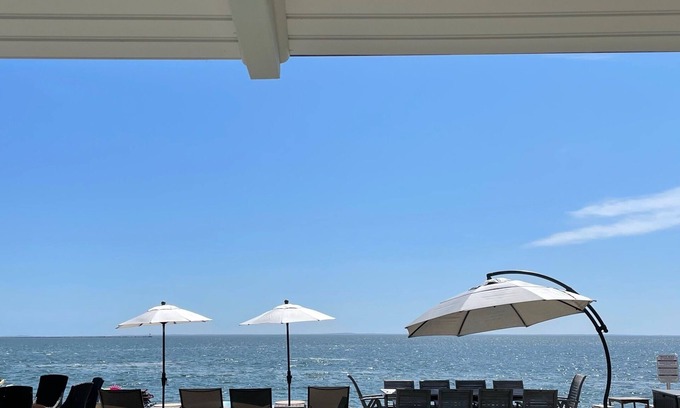 Clinton Casa | Family friendly beachfront escape