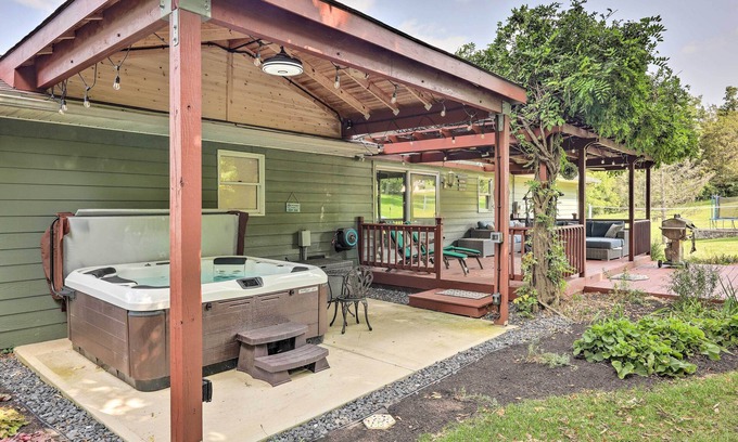 Brookville Casa | Family-Friendly Brookville Home w/ Hot Tub!
