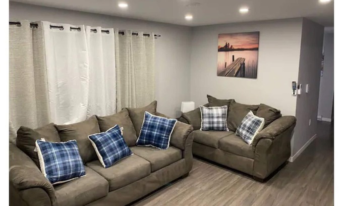Lower Sackville Casa | Family Friendly 3 BR Home - Pets Allowed + Free Parking
