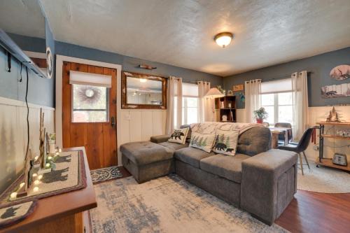 Prudenville Casa | Family-Friendly Cabin Walk to Lake Access!